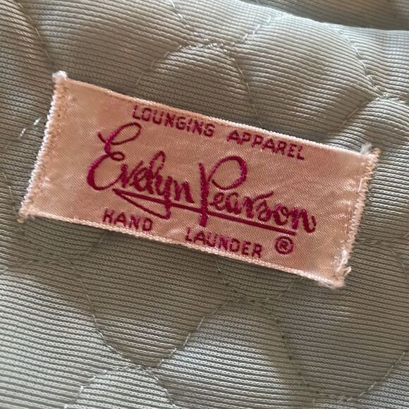 Vintage Evelyn Pearson Lounging Robe - Picture 5 of 7